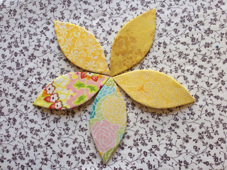 Arrange in a flower shape