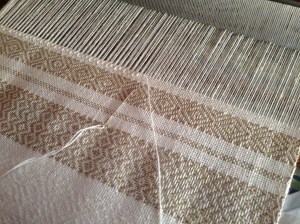 Uneven tension in the warp threads