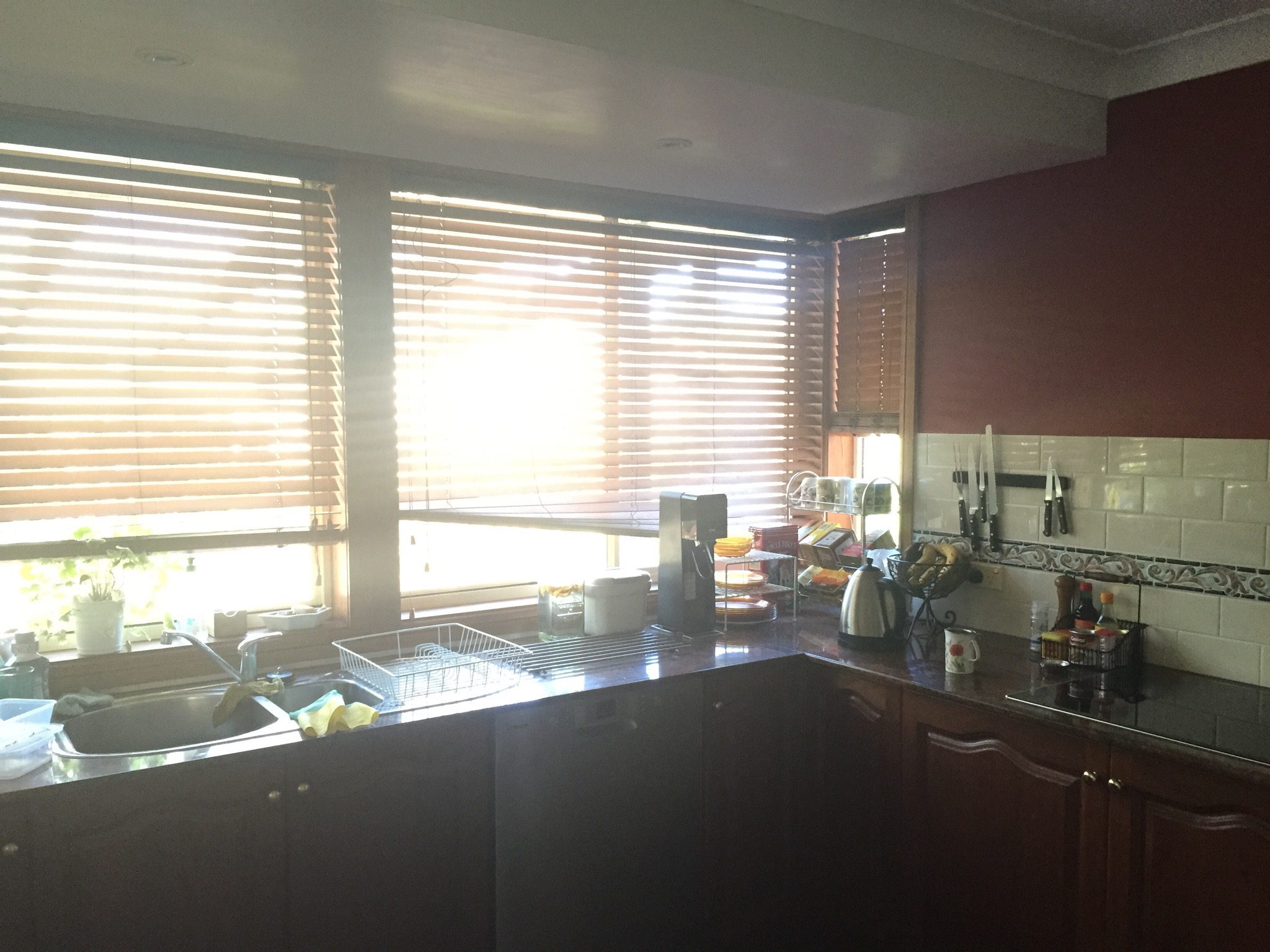 Kitchen sink window blinds